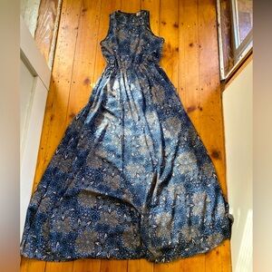 Stunning summer dress with elastic empire waist and full flowy skirt for days!